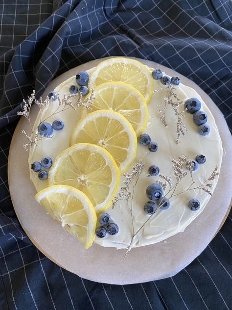 Cakes Simple Design, Blueberry And Lemon Cake, Fruit Birthday Cake, Birthday Cake Inspiration, Cake Lemon, Blueberry Lemon Cake, Summer Baking, Kawaii Cooking, Cute Baking