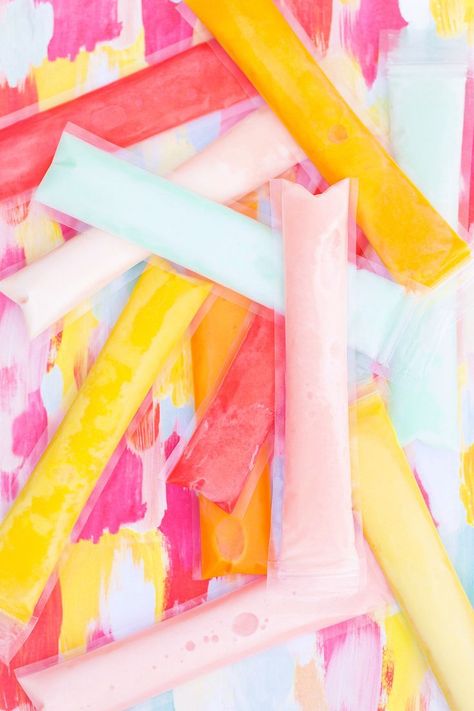 Because old school Summers do it best! Boozy coconut Fla-Vor-Ice pops recipe for the win! - sugar and cloth - cocktails Baywatch Party, Freeze Pop Recipes, Adult Popsicles, Boozy Pops, Boozy Ice Pops, Popsicles Recipes, Boozy Popsicles, Ice Pop Recipes, Ice Candy