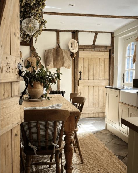 english cottage from myoldpub - farmhouse rustic kitchen - Scene Therapy Old Farmhouse Kitchen, Charming Dining Room, Farmhouse Rustic Kitchen, English Cottage Interiors, Vibeke Design, English Cottage Decor, English Country Cottage, Cottage Inspiration, English Cottage Style