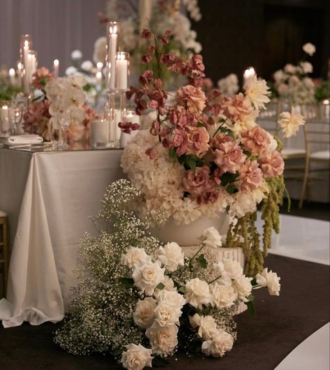 Curved Aisle Wedding, Curved Table Wedding, Blush And White Wedding Flowers, Peachy Pink Wedding, White Beige Wedding, Modern Spring Wedding, Wedding Theme Color Schemes, Lush Wedding, Mocha Mousse