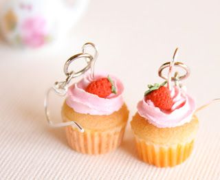 Toni Ellison: DIY Miniature Clay Cupcakes & Cupcake Mold Victoria Sponge Cupcakes, Cupcake Earrings, Fimo Earrings, Earrings Fimo, Diy Cupcake, Miniature Clay, Cupcake Mold, Miniature Food Jewelry, Victoria Sponge