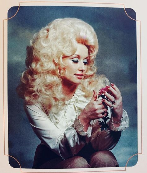 Dolly Parton Pictures, Thelma Louise, Amy Lee, Paris Texas, Hello Dolly, Dolly Parton, New Yorker, Pose Reference, Marilyn Monroe