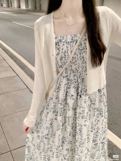 Corset Top With Cardigan, White Shrug Outfit, Shrug Cardigan Outfit, Hidden Love Outfit, Ootd Pinterest, Modest Girly Outfits, Rok Outfit, Manga Drawings, Outfit Korean Style