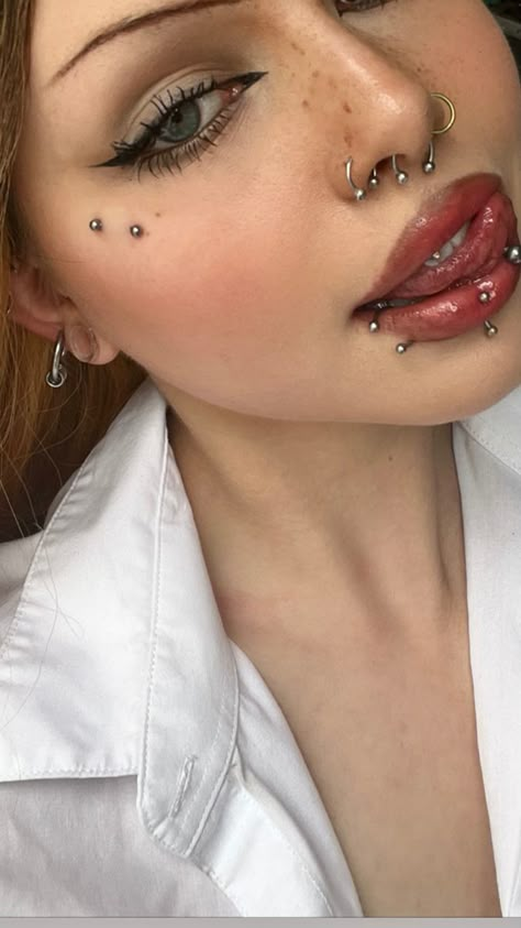 Face Persings, All Facial Piercings, Elegant Face Piercings, Unique Facial Piercings, Tear Drop Piercing On Face, A Lot Of Face Piercings, Symmetrical Facial Piercings, Facial Percinings, A Lot Of Piercings Face