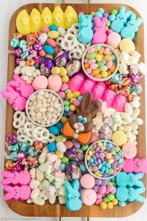 Easter Candy Board Ideas, Easter Charcuterie Board Dessert, Easter Candy Charcuterie Board, Chocolate Charcuterie Board, Easter Charcuterie Board, Chocolate Charcuterie, Candy Charcuterie Board, Easter Charcuterie, Candy Charcuterie