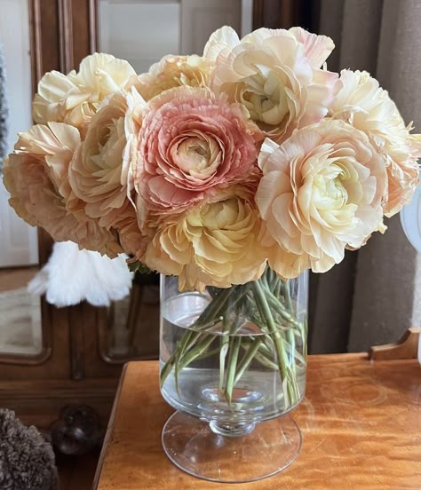 Susannah Fisher, Fisher Aesthetic, Flower Table Setting, Pink Flowers Aesthetic, Aesthetic Table, Floral Styling, Oopsy Daisy, Boquette Flowers, Flower Table