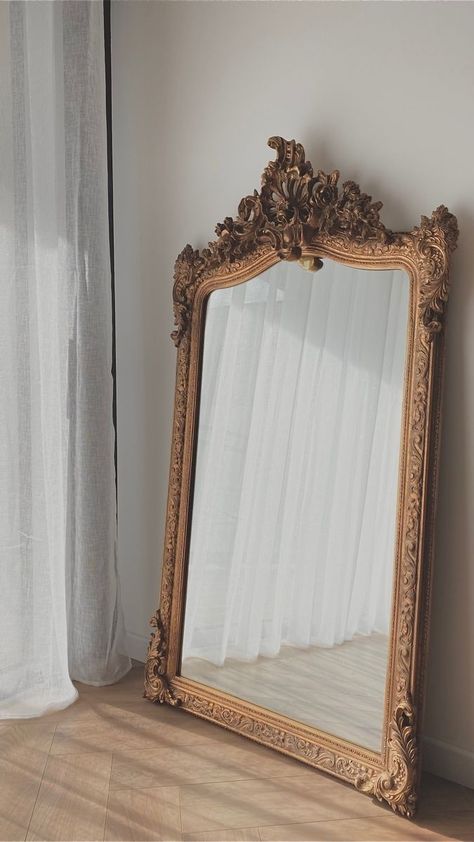 Large Mirror Bedroom Decor, Golden Antique Mirror, En Gold Furniture, Vintage Frame Mirror, Big Gold Mirror Aesthetic, Big Fancy Mirror, Cheap Floor Mirrors, Antique Mirror Gold, Large Gold Framed Mirror