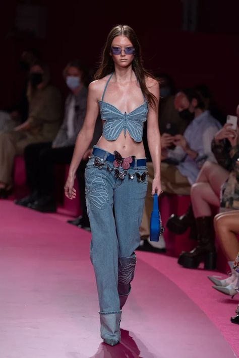 Denim Styling, Butterfly Fashion, Denim Crop Top, Vintage Versace, All Jeans, Sketchbook Ideas, Spring Summer 2022, 2022 Fashion, Summer Fashion Trends