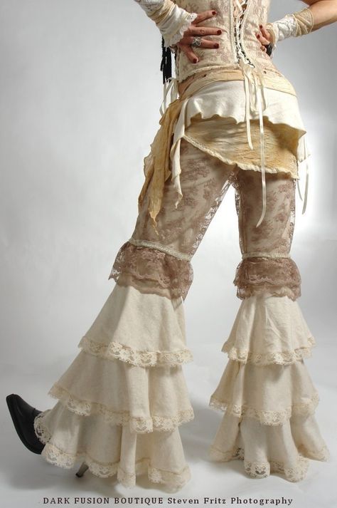 Mode Steampunk, Boho Styl, Fest Outfits, Mode Hippie, Exotic Dance, Handmade Things, Ruffle Pants, Victorian Steampunk, Steampunk Costume