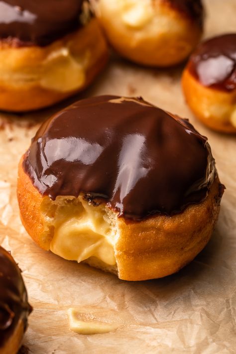 Cream Donut Recipe, Boston Cream Donut, Cream Filled Donuts, Pastry Cream Filling, Donuts Donuts, Homemade Donuts Recipe, Filled Donuts, Boston Cream, Cream Puff