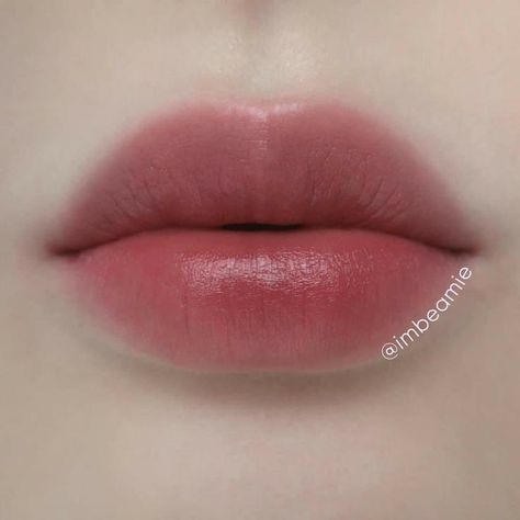 Sassy Aesthetic, Aesthetic Kiss, Kiss Sticker, Lips Inspiration, Bentuk Alis, Korean Lips, Lips Photo, Makeup Lips, روتين العناية بالبشرة