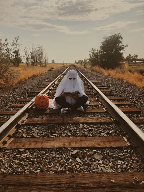 Railroad Track Photoshoot, Boo Photoshoot, Train Track Photoshoot, Track Photoshoot, Spooky Shoot, Ghost Photoshoot, Fall Photo Shoot, Rail Road, Fall Photo