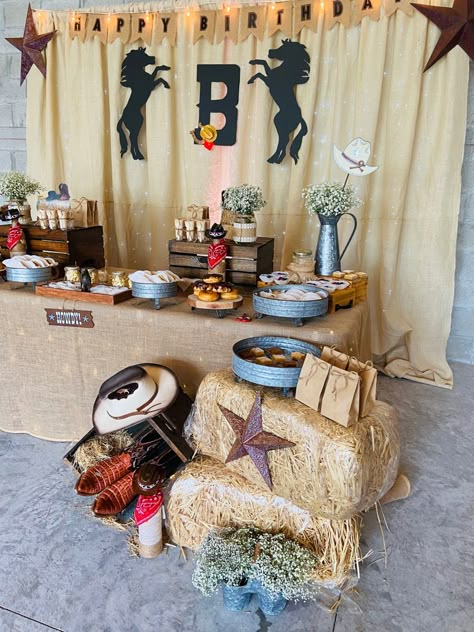 Western Food Table Decoration, My First Rodeo Snack Table, Farm Party Food Table, Cowboy Party Desserts, Cowboy Party Table Decor, Western Party Desserts, Western Candy Table Ideas, Candy Bar Vaquero, Rodeo Dessert Table