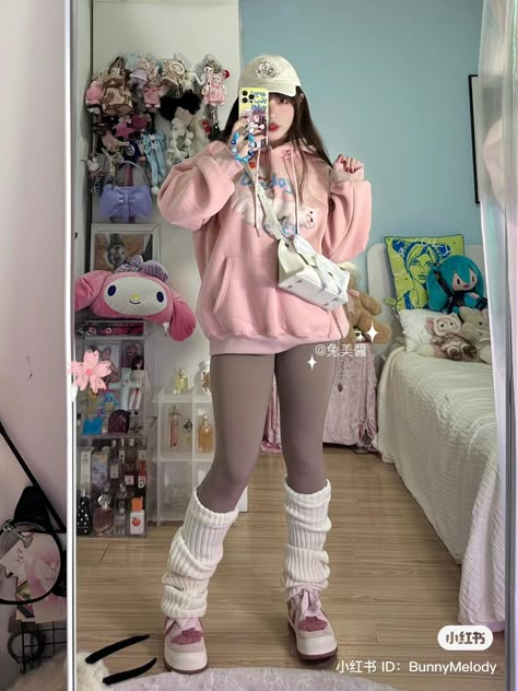 Comfy Kawaii Outfits, Grunge Rock Outfits, Cherry Blossom Fashion, Kawaii Winter Outfits, Nerdy Look, Outfits For Japan, Kawaii Winter, Pastel Clothes, Pink Outfit Ideas