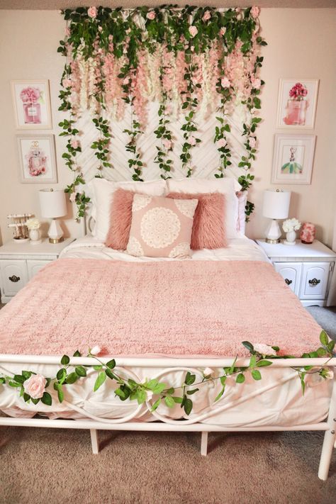 Flower Vines Bedroom, Ghibli Room, Green Room Decor, Easy Room Decor, Sage Green Bedroom, Diy Room Decor For Teens, Pastel Room, Pinterest Room Decor, Garden Bedroom