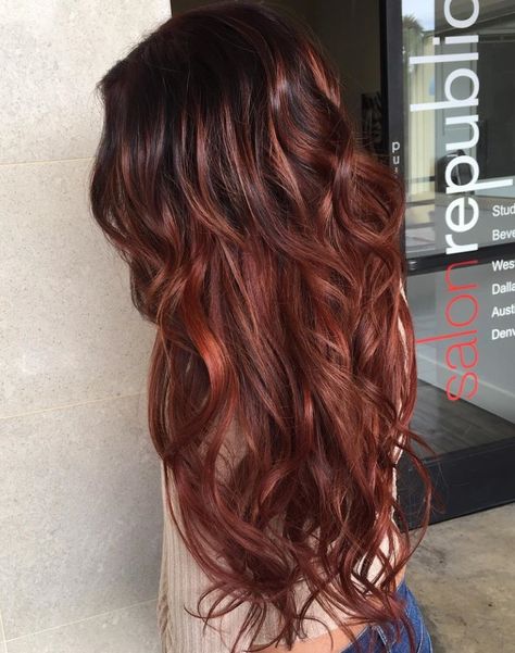 dark brown hair with highlights Pelo Color Borgoña, Natural Auburn Hair, Auburn Red Hair, Natural Brown Hair, Shades Of Red Hair, Red Curls, Color Balayage, Curls For Long Hair, Hair Color Auburn