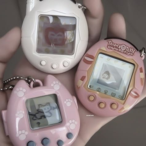 Tomogatchi Aesthetic, Tomogatchi Toy, Gameboy Aesthetic, Pink Tamagotchi, Tamagotchi Aesthetic, Kawaii Tamagotchi, Cute Camera, Soft Pink Theme, Retro Gadgets