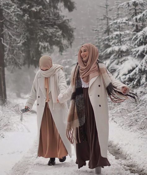 Classy Hijab Winter Coat Outfit Ideas - If You Are Looking For Hijab Winter Coat Ideas, Then Keep Reading To Get Some Great Inspiration On Hijab Winter Coat Outfits, Coats With Boots, Long Sleeve Coat Outfits, Teddy Coat Outfits, Faux Fur Coat Outfits And Much More - #hijab #hijabfashion #winteroutfits #coat #muslimah #hijaboutfit Classy Winter Coat, Hijabi Winter Outfits, Classy Hijab, Winter Coat Outfit, Fur Coat Outfits, Winter Hijab Outfits, Winter Hijab, Modest Winter Outfits, Simple Winter Outfits