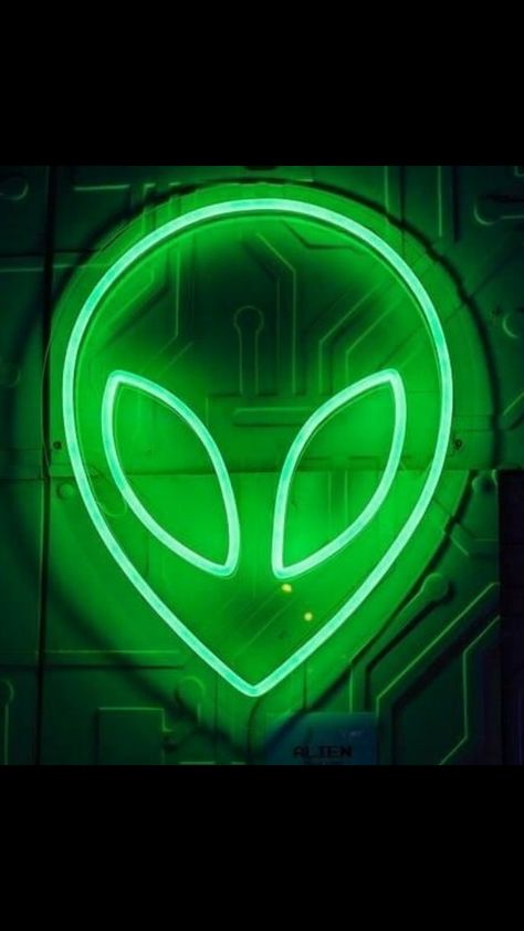 Green Alien 👽 💚 Green Grunge Aesthetic, Neon Green Aesthetic, Star Wars Manga, Neon Effect, Alien Aesthetic, Green Pictures, Harley Quinn Joker, Bedroom Wall Collage, Dark Green Aesthetic