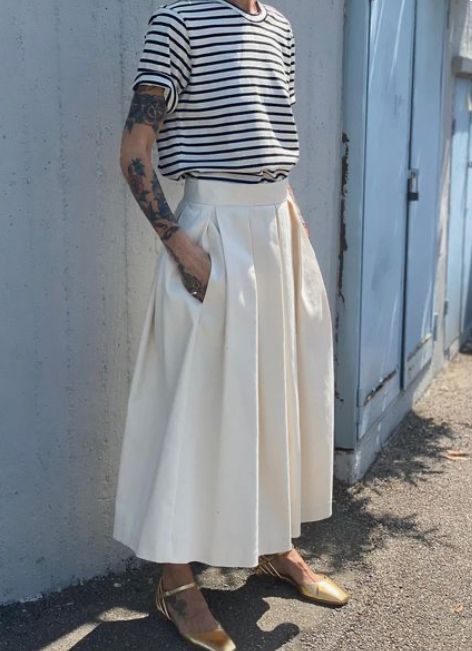 White Skirt Outfits, Rok Outfit, Envy Clothing, Skirt Ideas, Box Pleat Skirt, Tailored Clothes, Looks Street Style, Street Style Chic, Looks Chic