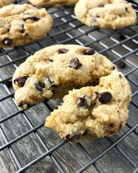 Vanilla Protein Recipes, Healthy Baked Treats, High Protein Baking, Protein Cookies Chocolate, Chocolate Chip Protein Cookies, Low Sugar Foods, Protein Chocolate Chip Cookies, Protein Powder Cookies, Protein Sweets