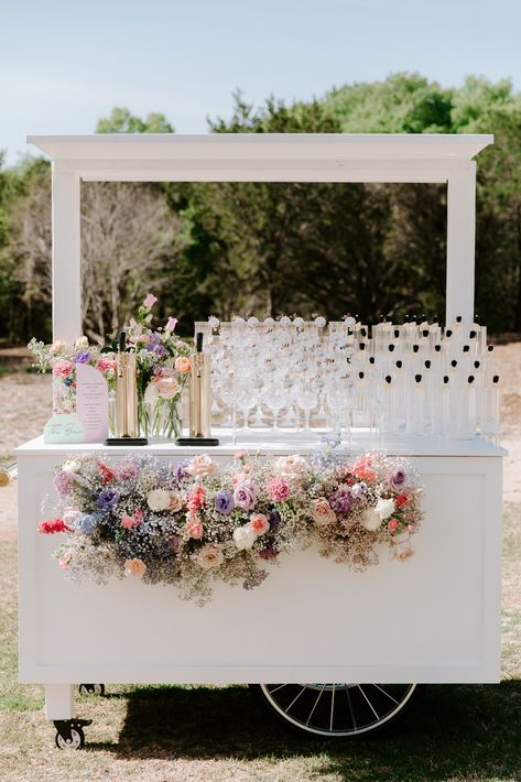 Table Floral Runner, Art Flower Wallpaper, Flower Bar Ideas, Flower Box Welcome Sign, Interactive Photo Booth, Nails Acrylic Flower, Champagne Cart, Flower Nails Acrylic, Nail Designs Flower