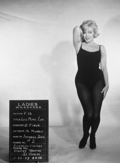 Marilyn Costume, Marilyn Monroe Body, Marilyn Monroe Old, Teen Idle, Rare Marilyn Monroe, Marilyn Monroe Movies, Lets Make Love, Contact Sheet, Marilyn Monroe Fashion