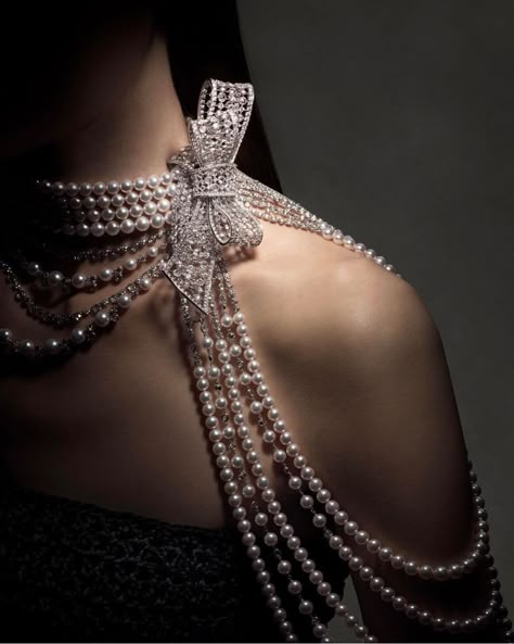 Mikimoto Jewelry, Pearl Diamond Necklace, Jewelry Magazine, Mikimoto Pearls, Accesories Jewelry, High Jewellery, Colored Gemstones, Luxury Jewellery, Couture Details