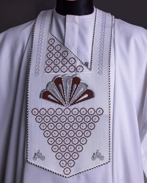 Luxury White Groom Agbada/Babanriga Luxury yet Affordable #midspecialconcepts #abujatailor #agbadamen #menonagbada #agbadagang Latest Agbada Designs, Agbada Styles Men, White Agbada, Agbada For Men, Nigerian Clothing, Imessage Text, Agbada Design, Wedding Groomsmen Attire, Senator Wears