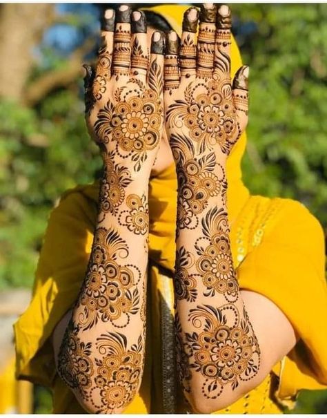 Engagement Henna Designs Arabic, Arabic Wedding Mehndi Designs, Bridal Khafif Mehndi Designs, Arabic Style Mehendi Designs, Bridal Designs Mehendi, Mehndi Designs Patches, Mehandi Design For Engagement, Mehandhi Designs Bridal, Mehendi Designs For Engagement