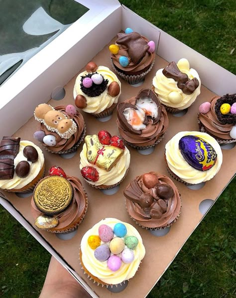 Easter Bakes, Easter Cupcake Ideas, Easter Desserts Cake, Traybake Cake, Easter Sweet Treats, Easter Cupcake, Cinnamon Roll Recipe Homemade, Easter Things, Cupcake Inspiration