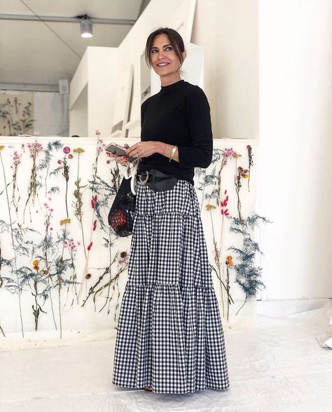 Tier Skirt Outfit, Simple Mom Outfits, Gingham Skirt Outfit, Tiered Skirt Outfit, Fall Maxi Skirt Outfits, Minimalist Dressing, Skirt Outfit Fall, Mama Fashion, So Be It