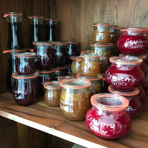 Pretty Canning Jars, Weck Jar Canning, Weck Jars Recipes, Canning With Weck Jars, Weck Jars Ideas, Weck Jars Pantry, Canning Jar Storage, Harvest Storage, Food In A Jar