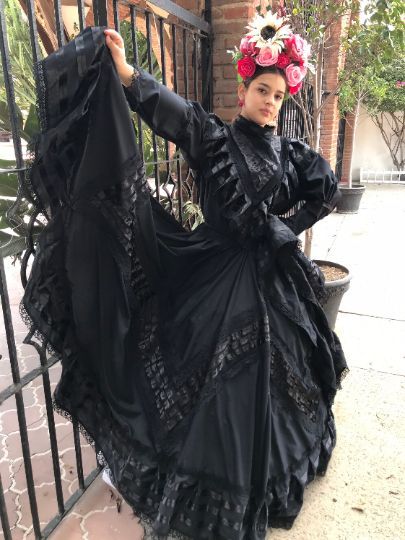 Black Jalisco Folklorico Dress, Black Folklorico Dress, Goth Mexican, Chicano Aesthetic, Jalisco Dress, Coco Theme Party, Folklorico Dresses, Mexican Skirts, Womans Dress