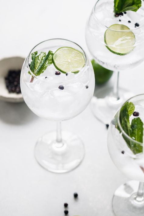 Bebida Gin, Gin And Tonic Recipe, Best Gin And Tonic, Gin Tonic Recipe, Tonic Cocktails, How To Make Gin, Tonic Recipe, Gin Recipes, Best Gin