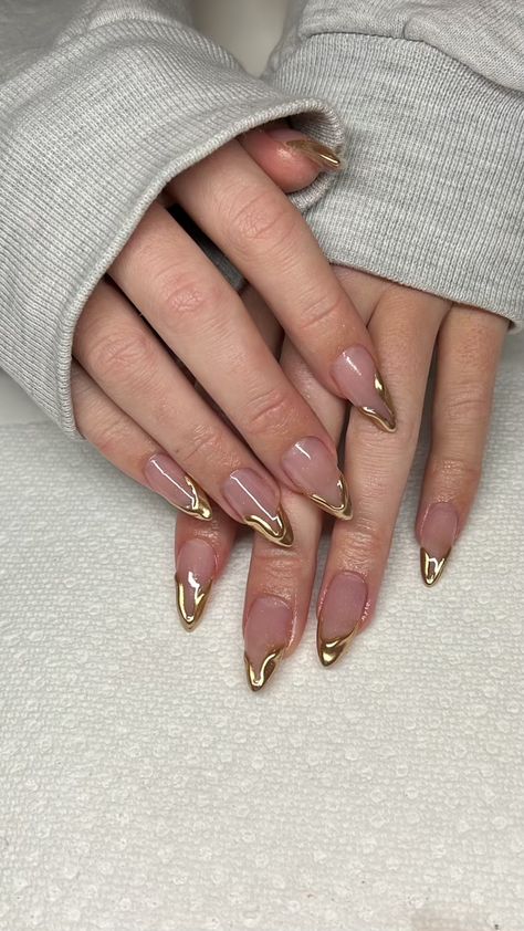 Chrome gold nails