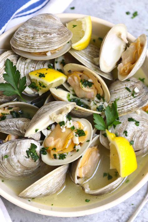 Clam Pasta Recipe, Easy Romantic Dinner, Littleneck Clams, Dinner Date Recipes, Clams Recipe, Bisquick Chicken, Romantic Dinner Ideas, College Recipes, Steamed Clams