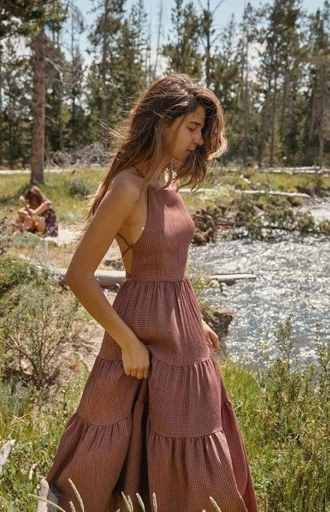 In today’s blog post I want to share 19 Perfect Summer Dresses Ideas. If you are looking for a romantic and flirty dress that will make you feel sexy Minimal Stil, Sukienki Maksi, Mode Hippie, Boho Summer Dresses, Dresses Outfits, Vestidos Vintage, Summer Dress Outfits, Fashion 2018, The Grass