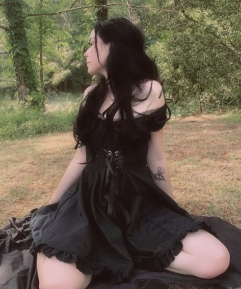 Fairy Picnic, Moda Grunge, Goth Fairy, Alt Outfits, Picnic Dress, Romantic Goth, Goth Aesthetic, Gothic Girls, Goth Outfits