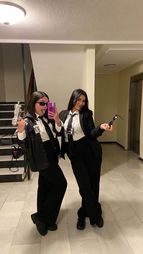 Security Guard Costume Woman, Halloween Costumes Simple Women, Mib Agent Costume, Me In Black Costume, Halloween Suit Costumes, Men And Black Costume Women, Fbi Halloween Costume Women, Career Day Outfit Ideas, Men And Black Costume