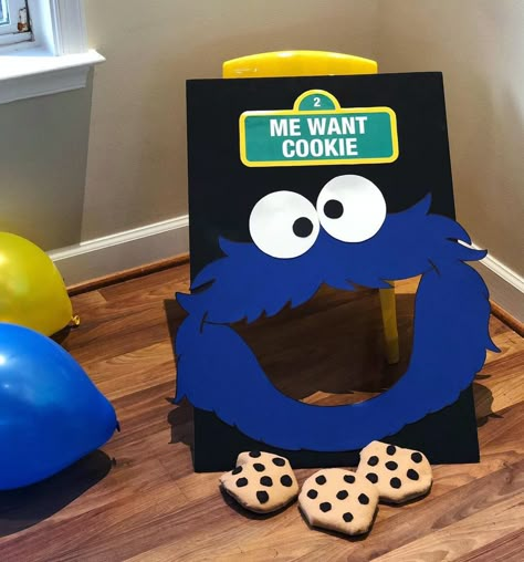 Sesame street party ideas cookie toss game Seaseme Street Birthday Party, Sesame Street Birthday Party Ideas Boy, Elmo Birthday Party Boy, Elmo First Birthday, Cookie Monster Birthday Party, Monster Activities, Monster 1st Birthdays, The Cookie Monster, Cookie Monster Party