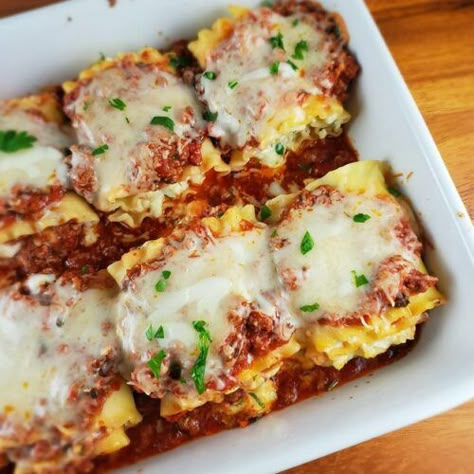 Diy Dinner Ideas, Lasagna Rolls Recipe, New Year's Eve Dinner, Dinner Ideas For Kids, Diy Dinner, Nacho Bar, Lasagna Roll Ups, Meat Lasagna, Lasagna Rollups