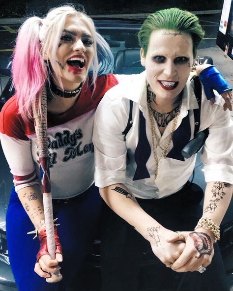 Harley Quinn and The Joker cosplay @dallieomalliethealliecat on Instagram The Joker Cosplay, Harley Quinn Disfraz, Harley Quinn And The Joker, Harley Costume, Harley Cosplay, Joker Halloween Costume, Harley Quinn Halloween Costume, Harley Quinn Makeup, Unique Couple Halloween Costumes