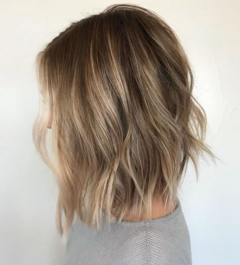 Choppy Dark Blonde Bob With Subtle Highlights Dark Blonde Bobs, Wavy Bob Haircuts, Blonde Wavy Hair, Wavy Bob Hairstyles, Medium Bob Hairstyles, Choppy Bob Hairstyles, Wavy Bob, Natural Wavy Hair, Haircuts For Wavy Hair