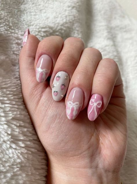 Cute Nails Strawberry, Light Pink Strawberry Nails, Nails Strawberry Design, Pink Nails With Strawberries, Pink Plaid Nail Designs, Strawberry Nails Pink, Pink Gingham Nails, Ribbon Nails Designs, Pink Plaid Nails