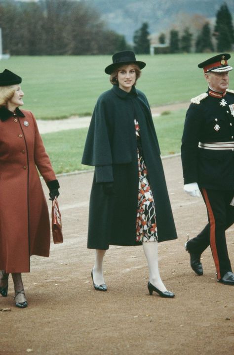 Versace Coat, Princess Diana Fashion, Herringbone Coat, Princes Diana, Tailored Clothes, Diana Fashion, Pregnancy Wardrobe, Lady Diana Spencer, Princess Margaret