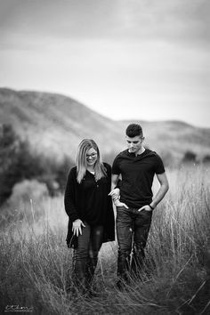 Mother Son Poses, Son Graduation, Mother Son Pictures, Mother Son Photos, Son Photo Ideas, Fall Photoshoot Ideas, Portret Feminin, Senior Photos Boys, Mommy And Me Photo Shoot