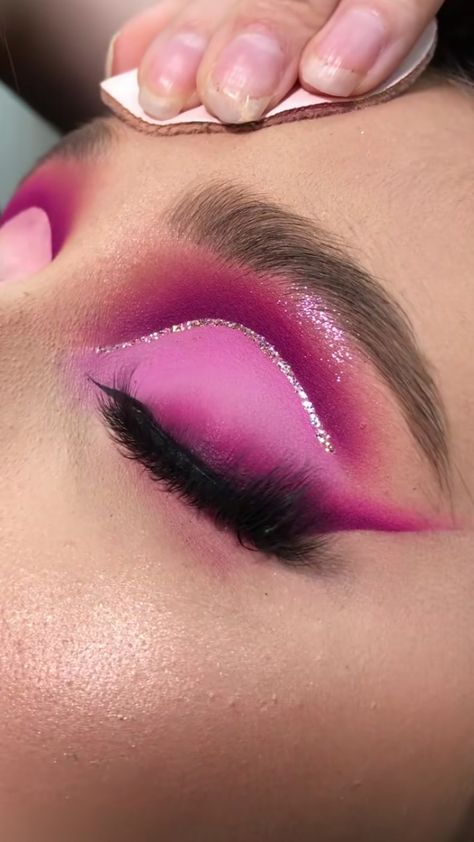 Makeup Rosado, Stage Makeup Dancer, Makeup Lip Combo, Six Makeup, Hot Pink Makeup, Thanksgiving Makeup Looks, Glamour Makeup Looks, Thanksgiving Makeup, Makeup Ojos