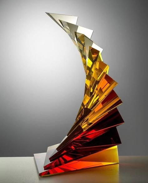 Acrylic Sculpture Artworks, Geometric Architecture Design, Triangular Architecture, Glass Sculpture Art, Glass Architecture, Acrylic Vase, Trophy Design, Geometric Sculpture, Glass Installation