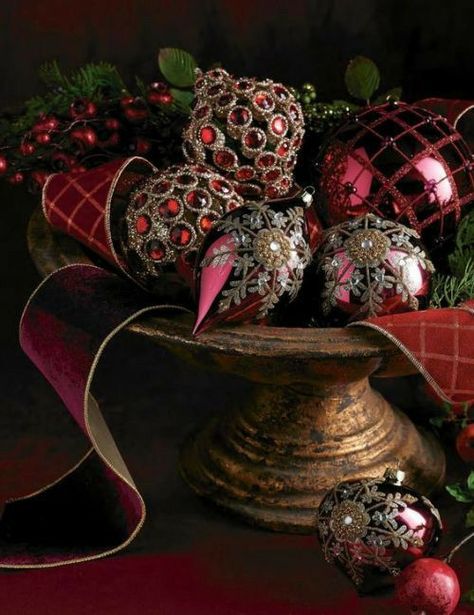 Christmas Burgundy, Christmas Cranberry, Cranberry Christmas, Burgundy Christmas, Christmas 2025, Christmas Tree Inspiration, Christmas Color, Christmas Past, Victorian Christmas